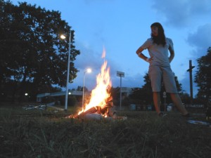 Aus dem Jugendferienprogramm 2014: Chilliger Lagerfeuerabend in der Neustadt