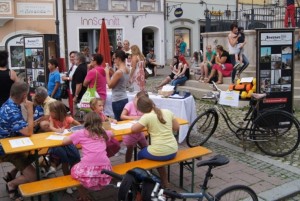 Das Braunau21-Agendabüro lud die Kinder ein, ihre Vorstellungen einer lebenswerten Stadt und einer wünschenswerten Zukunft aufzuzeichnen.